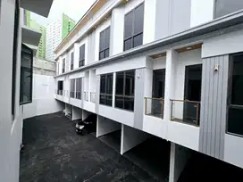 Rumah 2 lantai baru 5 menit dari RS Husada mabes