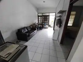 Rumah Terawat Lokasi Strategis di Taman Holis Indah 1
