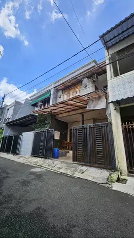Dijual Rumah 2 Lantai Bagus di Komplek Abadi, Jakarta Timur