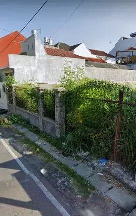 Dekat lapangan Sriwedari solo