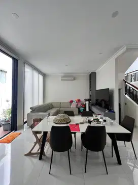 Dijual Cepat Rumah Renoved Bagus Cluster Volta Scientia Gading Serpong