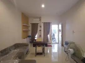 Dijual rumah di komplek de residence 2 jalan sei belutu