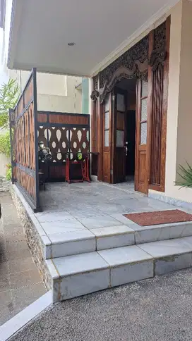 Dijual rumah  Jl. Cendrawasih  Bintaro sektor 1 Jaksel