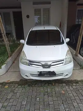 Nissan Grand livina 2011 Bensin