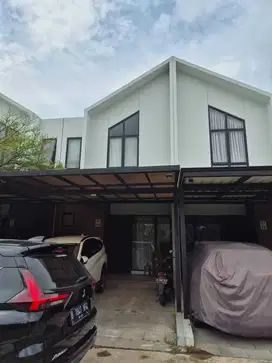 Rumah depan taman, 2 lantai,  Citra Garden Puri