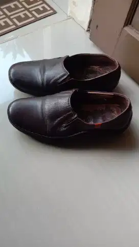 Sepatu Kulit Kickers no 41