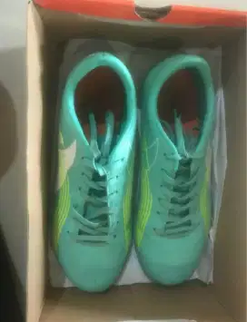 sepatu futsal ortus eight