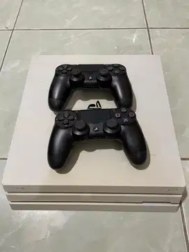 PS 4 PRO 1 TB SERI 72