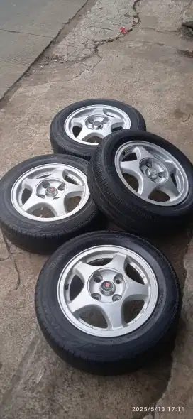 Velg r14 pcd 4x114