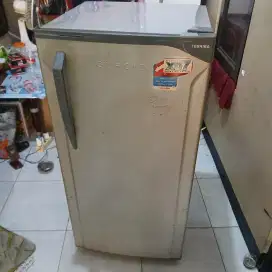 Kulkas 1 pintu toshiba