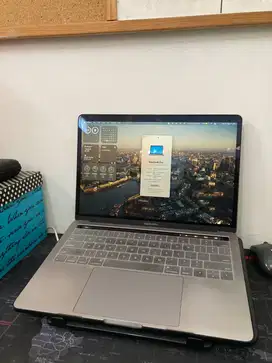MacBook Pro 13” 2019 Touch Bar Mulus Ex iBox | COD Bandung