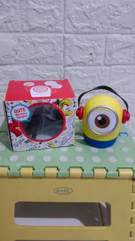 Speaker bluetooth minion