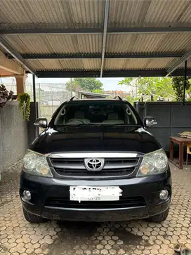 Toyota Fortuner 2.7 V Bensin AT Barang istimewa