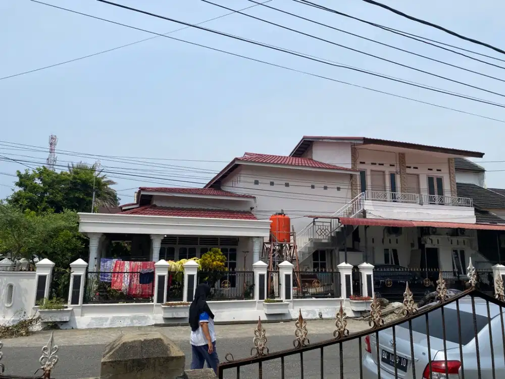 kontrakan lokasi strategis. paviliun di lantai 2 menghadap ke jalan