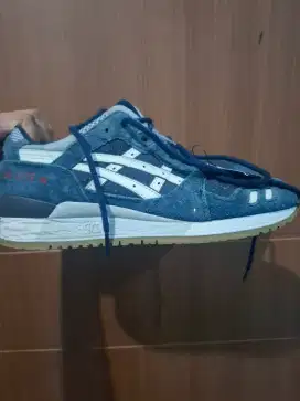 Jual Sepatu Asics 41.5 navy