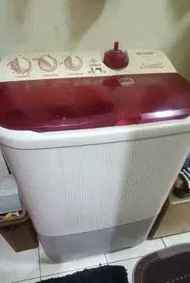 Mesin cuci bekas 2 tabung sharp 8 kg.kondisi normal.msh dlm pemakaian.