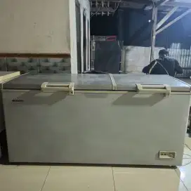 Jual prizer box MODENA kapasitas 600 L kondisi normal siap pakai