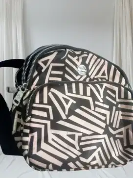 Tas ukuran sedang Tali Belakang