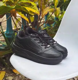 SEPATUUUU SNEAKERSSS AEROOSTRETT BROKLYN BLACK