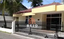 DISEWAKAN RUMAH USAHA – POGUNG
Cocok Kantor, Resto, Café, Klinik