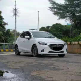 (DP 24 JT) Mazda 2 R AT, LANGSUNG BAWA PULANG MOBIL IMPIAN ANDA !