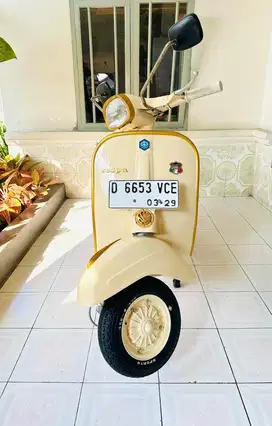 Motor simpanan Vespa klasik super 1977 satu tangan dari baru terawat