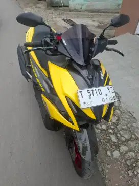 Yamaha Aerox yellow