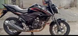 Honda CB 150 R hitam