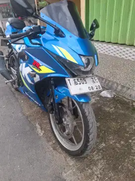 Suzuki GSC R blue
