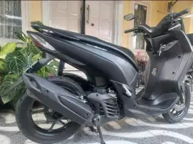 Yamaha Lexi black