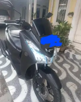 Yamaha Lexi hitam