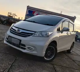 Honda FREED SD 1.5 AT 2013 putih AC DB