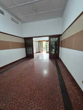 Rumah Bangunan Belanda Strategis di Sayap Dago Bandung Utara