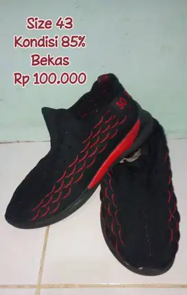 Sepatu Yeezy Bekas