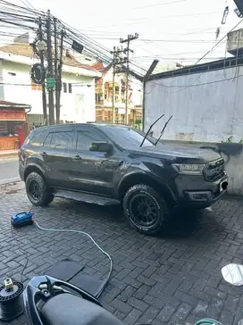 Dijual Ford everest titanium 2.2 Hitam 2015