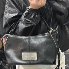 [New] Matin Kim Side Zipper Two Way Bag in Black