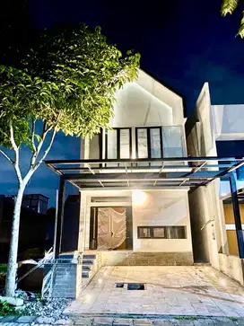 DIJUAL RUMAH CRYSTAL GOLF CITRALAND 3 LANTAI BARU GRESS DEKAT GWALK