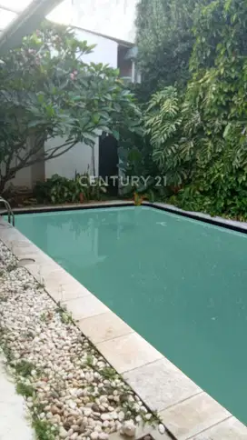Rumah Asri Daerah Tenang,Di Jl. Wijaya Kebayoran Baru
