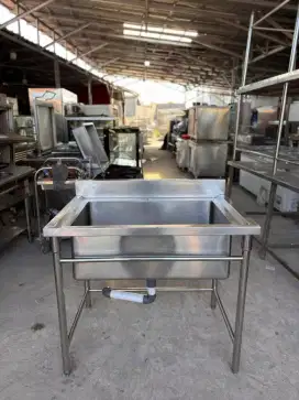 Sink 1 lubang jumbo
Ukuran 100x70x85
Lubangnya 80x50x30
Ready 2 unit