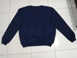 Sweater warna biru polos