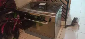 Kompor Gas Ariston 5 tungku dan oven Free Standing Made in Italy