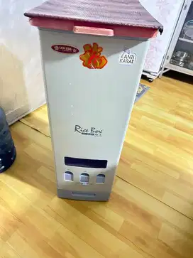 Tempat Beras Lion Star 38kg