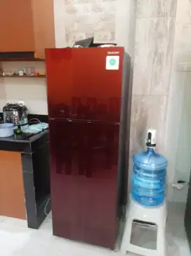 JUAL CEPAT KULKAS 2 PINTU SHARP SEPERTI BARU