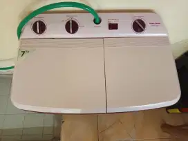 Mesin cuci 2 tabung Polytron