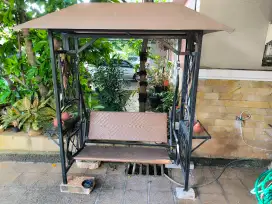 Ayunan taman bekas