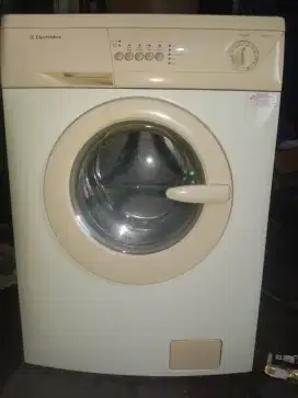 Dijual mesin cuci Electrolux siap pakai