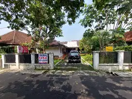 rumah tua hitung tanah Pusat kota deket Istana Bogor