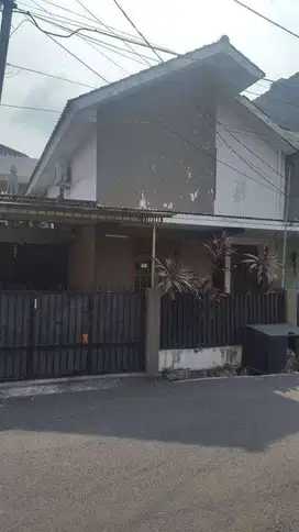 Rumah Rawamangun 9x15m 2,5lantai, jalan 2 mobil, dkt Kayu Putih