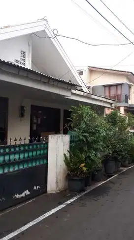 Rumah Kayu Putih 162m jalan 1 mobil, dkt Rawamangun, Pulomas