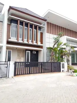 RUMAH ISTIMEWAH DESAINNYA MILIKI SEGERAAA
